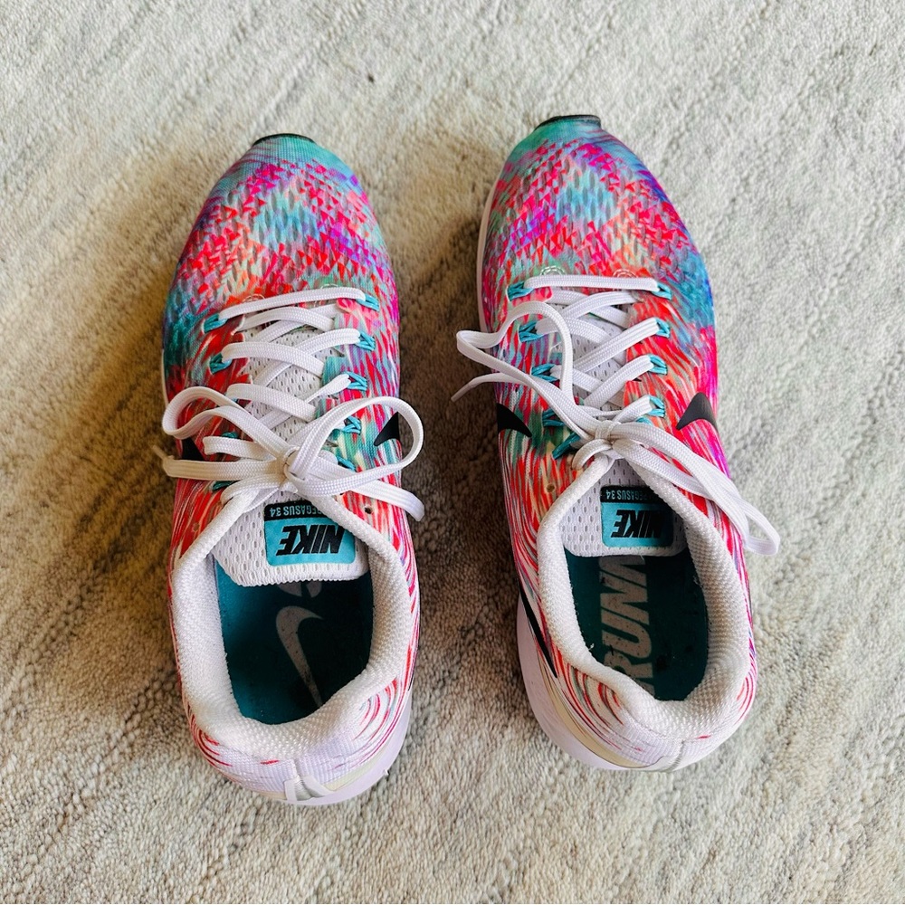 Nike Air Zoom Pegasus 34 in vibrant Sunburst Blue/White-Pink colorway - Picture 2 of 12